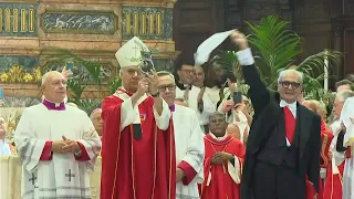 San Gennaro. Il sangue si è sciolto. Monito di don Battaglia: "La camorra è guerra"