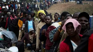 Güney Afrika kamplarında binlerce göçmen dönüş kuyruğuna girdi