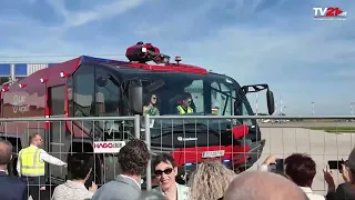 Hochzeit im Hangar: Pilot Johann Fesl heiratet am Flughafen Linz