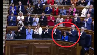 Margarita Robles no se levanta en la ovación del Gobierno a Sánchez en el Congreso