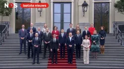 De bordesscène: nieuwe ministers van kabinet-Jetten op foto