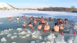 Kemény mínuszokban csobbantak a Sivatagi Fókák