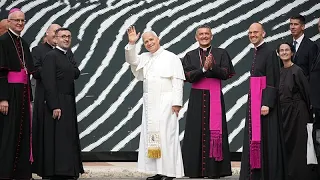 Papa Leão XIV inaugura “onda gigante” na nova exposição sobre água na Biblioteca do Vaticano