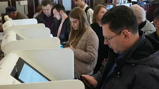 В России проходят общенациональные выборы в Госдуму на фоне войны в Украине