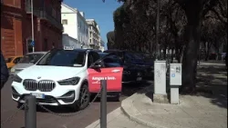 Bari, lavori BRT e stalli per i taxi occupati in piazza Massari. "Così non riusciamo a lavorare"