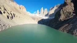 Justicia impone millonaria donación y expulsión a turista de EE.UU