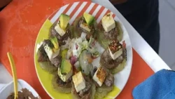 Chef teaches how to make tostones with cheese and steak in just 20 minutes