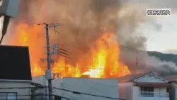 建築中の建物で火事、周辺の６軒に延焼、自動車も約１０台燃える　朝の大阪・四条畷市で騒然（2024年4月25日）