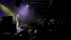 Mezzo secolo di De Gregori: i figli portano i genitori al concerto all’Eremo. “Il regalo più bello”