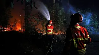 Mais de 2.000 operacionais mobilizados no combate aos incêndios que continuam a lavrar em Portugal