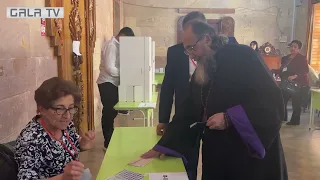 «Հանուն Հայաստանի Հանրապետության». Միքայել արքեպիսկոպոս Աջապահյանը քվեարկեց