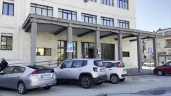 Distrugge l’auto a noleggio e non la riconsegna  Va a processo