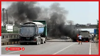 Kamion përfshihet nga flakët pranë Laçit, tymi i zi mbulon zonën dhe rëndon trafikun