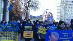 Майже тисяча людей в центрі Рівного вийшли на мирну акцію