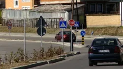 Filloi vendosja e sinjalistikës në një pjesë të rrugës "Bujar Roka"