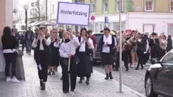 Laute Menscha: „Hinterfotzige“ Frauen in Ried