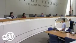 Городской совет Фресно поддерживает запрет на посещение зала заседаний совета лицами, совершившим...