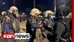 Gjesti fisnik i protestuesve, u dërgojnë ujë efektivëve: Nuk e kemi me ju, por me pushtetin