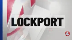 Местные жители стекаются на пасхальный рынок в Локпорте.