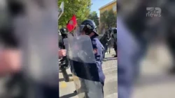 Top News- Tensione të Rruga e Durrësit, efektivët shtyjnë fotografin