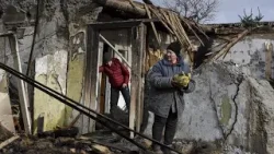 Les forces russes ont bombardé l’Ukraine, ciblant des zones résidentielles
