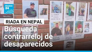 Familiares y sobrevivientes buscan a los desaparecidos por la riada en Nepal • FRANCE 24 Español