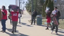 Local USPS letter carriers rally for fair contracts ahead of negotiations