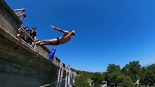 Kosova'da geleneksel köprüden atlama yarışı yeniden yapıldı