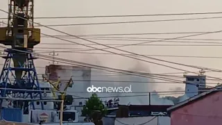 Përfshihet nga flakët një anije në Portin e Shëngjinit, ndërhyjnë menjëherë zjarrfikësit
