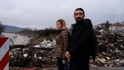 Mimoza Kusari-Lila vizitoi familjet dhe rrugët e dëmtuara në Gjakovë nga vërshimet Mimoza Kusari-Lila vizitoi familjet dhe rrugët e dëmtuara në Gjakovë nga vërshimet