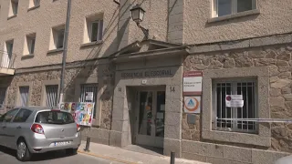 An El Escorial hostel hosts a hundred firefighters from all over Spain