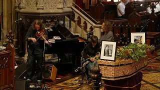 Dublin, şarkıcı-söz yazarı Glen Hansard'a veda etti