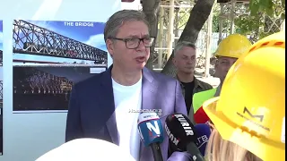 Vučić obišao radove na Železničkom mostu
