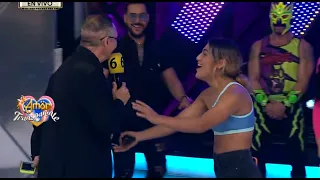 Chica llega por el amor y le revisan el celular | Es Show