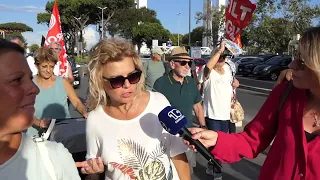 Fiumicino: il corteo di protesta dei lavoratori del trasporto scolastico contro i tagli - Canale 10