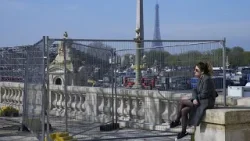 Мигрантов из Парижа перевозят в другие города. Власти говорят, что это не связано с Олимпиадой