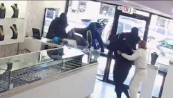 Dueña y madre intentan detener robo en su joyería de Nueva Jersey