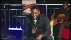 CHANT À MES CÔTÉS AVEC LE FRÈRE FISTON MBUYI