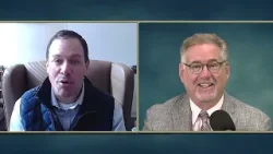 Мартин Фолс беседует с исполнительным директором дорожного строительства Луизианы Арчи Чейссоном ...