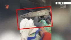 Top News- Trafik armësh drejt Maqedonisë / Arrestohet 'taksisti' në doganën e Bllatës