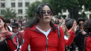 Fãs de Michael Jackson dançam Thriller para assinalar 68.º aniversário do Rei da Pop