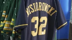 "Brewer fever" hits Fond du Lac as Milwaukee goes to World Series for the first time since '82