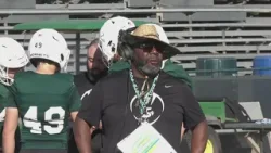 Команда Sac State начинает весенние тренировки по американскому футболу под руководством нового т...