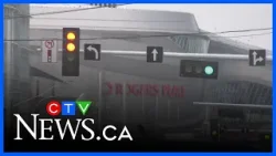 В центре Эдмонтона наблюдаются задержки движения из-за длинного светофора и строительных работ.