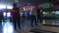 Bowlingra fel!  - új sportággal ismerkednek a kecskeméti szépkorúak