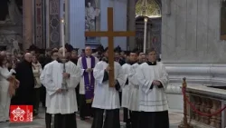 A San Pietro la Via Crucis guidata dal cardinale Mauro Gambetti nel primo venerdì di Quaresima