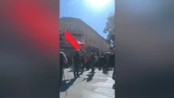 Studentët vijojnë protestën, mblidhen te Ministria e Arsimit, blindohen dritaret e institucionit