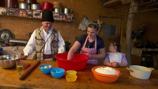 România în bucate: Colaci de pită şi pogăcele cu jumări (@TVR Timişoara)