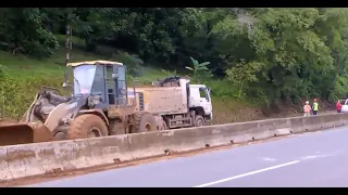 Route 32 closed due to landslide between Siquirres and Batan