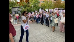 "Metro for Las Águilas, now!", neighborhood protest